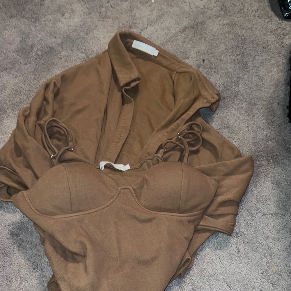 Minaa Monroe Brown Bodysuit and Button down shirt Set 
Size XL
SOLD OUT online !